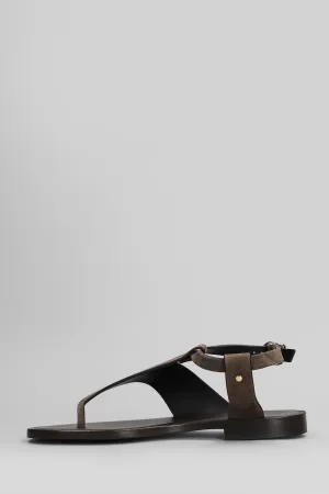 Flats in brown suede