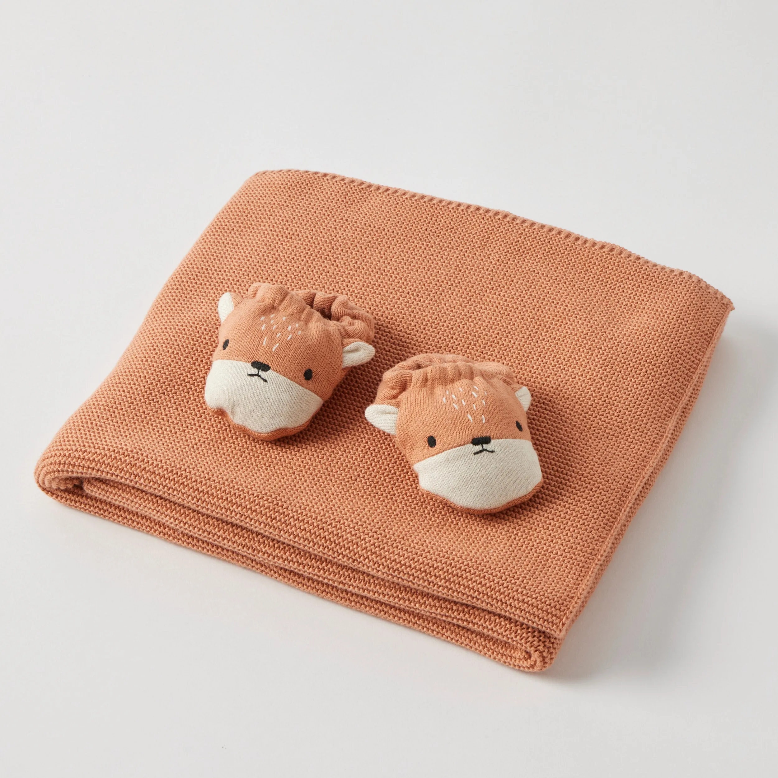 JASPER FOX BOOTIES & BLANKET SET