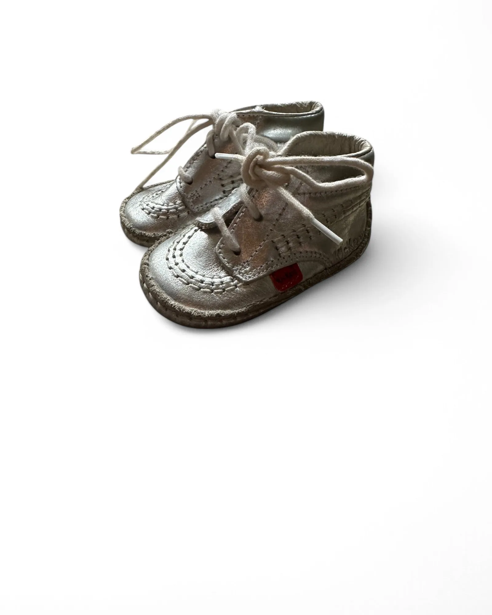 Kickers baby booties in silver (0-6mths)