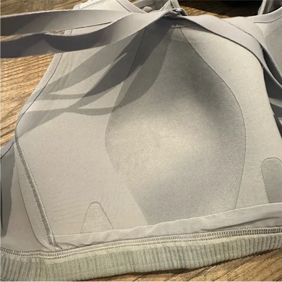 Lululemon Air Support Sports Bra‎ in Grey Size 38D
