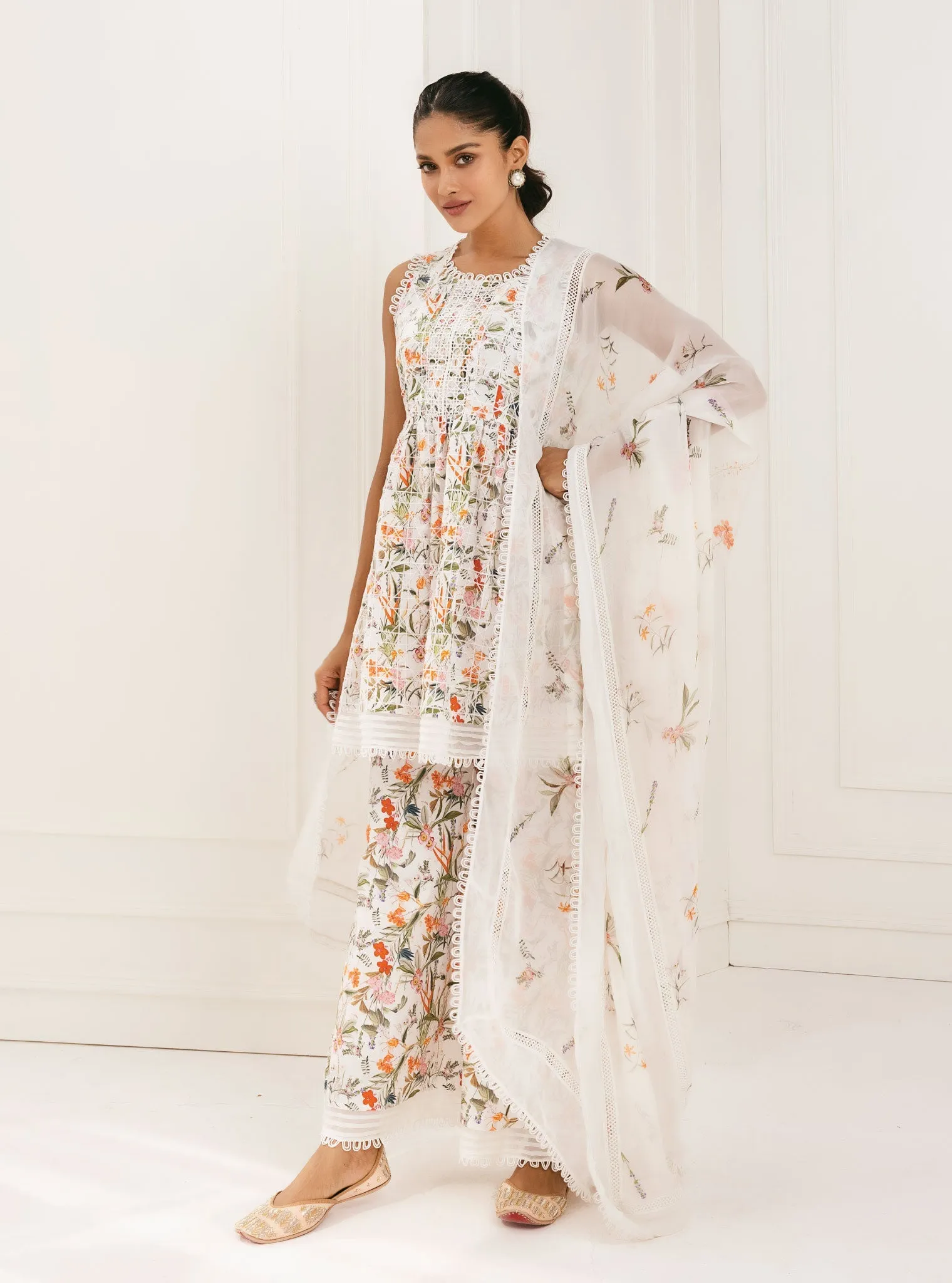 Mulmul Cotton Elora White Kurta With Elora White Bell Bottom Pant