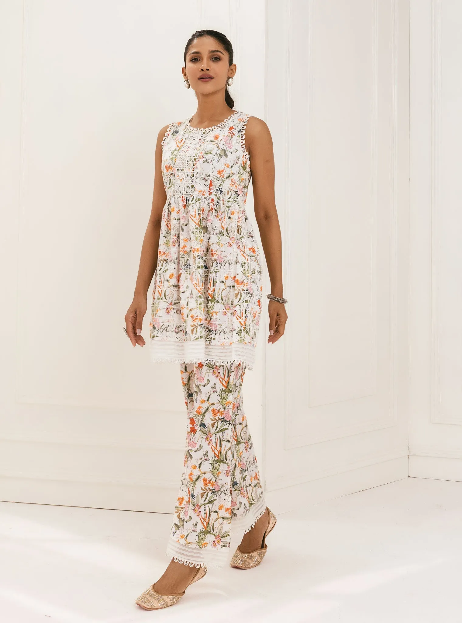 Mulmul Cotton Elora White Kurta With Elora White Bell Bottom Pant