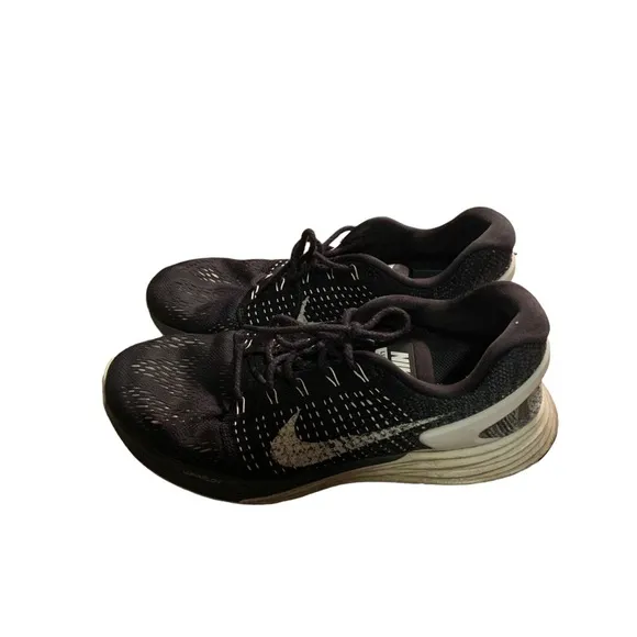 Nike black and gray mesh low top athletic running shoes sneakers men's size 9.5