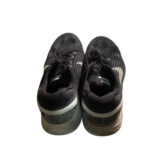 Nike black and gray mesh low top athletic running shoes sneakers men's size 9.5