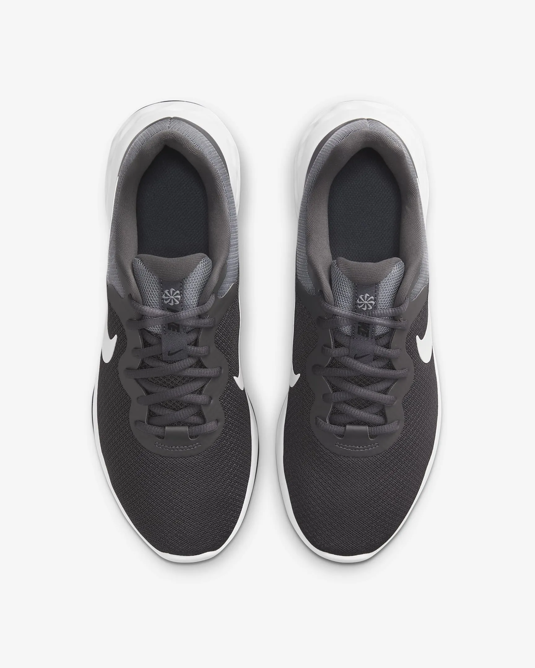 Nike Revolution 6