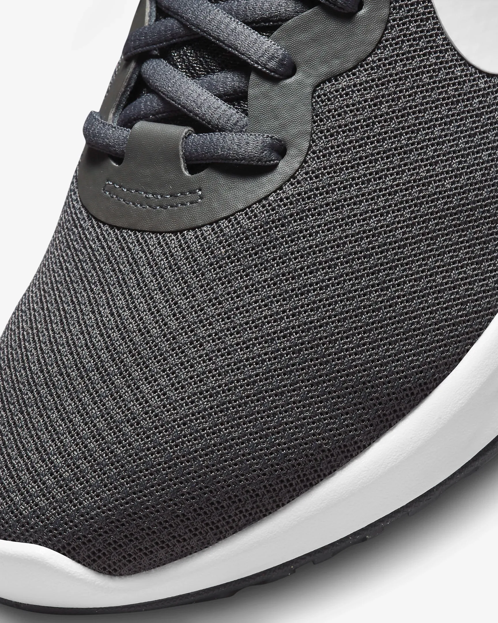 Nike Revolution 6