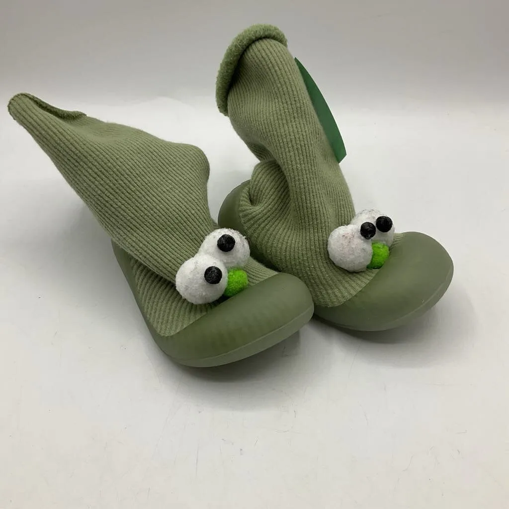 Size 7: Green Monster Eyes Soft Soled Booties