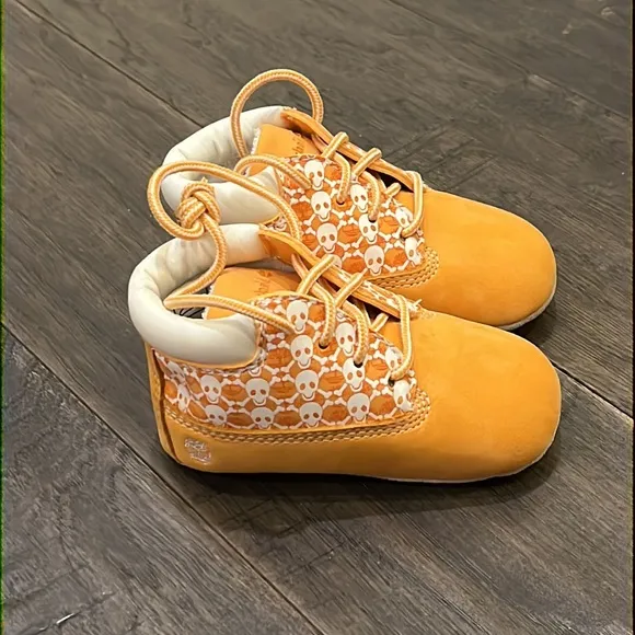 Timberland Naughty Skull crib booties boots hat shoes baby Size 2 infant 6-9 mo