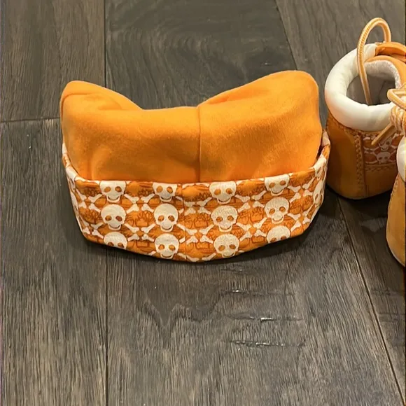 Timberland Naughty Skull crib booties boots hat shoes baby Size 2 infant 6-9 mo
